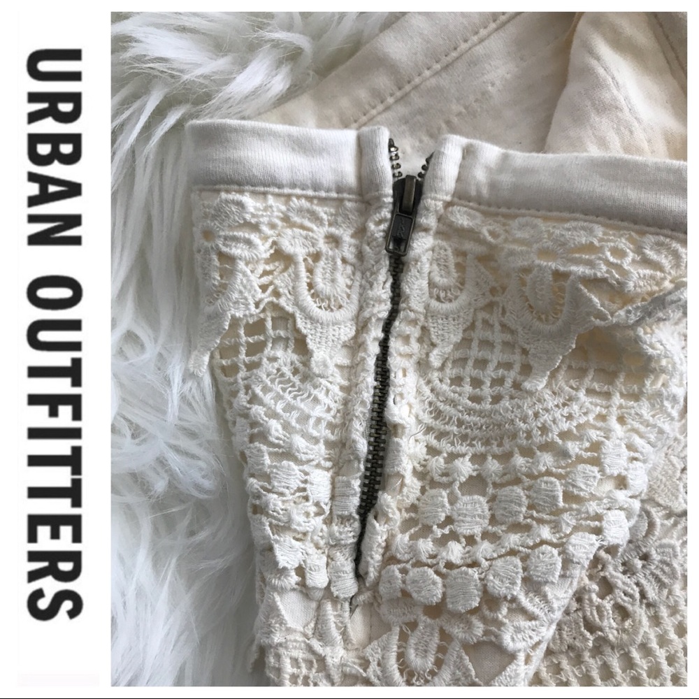 💕SALE💕Urban Outfitters Ivory Lace Shorts - Picture 6 of 8